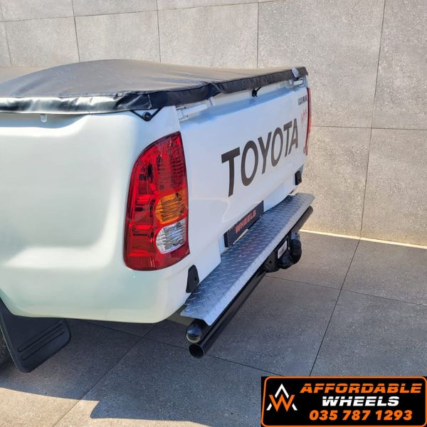2010-Toyota-Hilux-20-VVTi-Single-Cab image:12