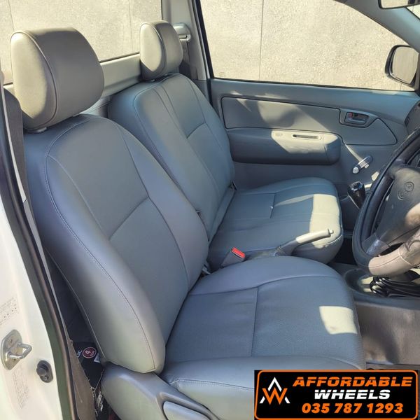 2010-Toyota-Hilux-20-VVTi-Single-Cab image:4