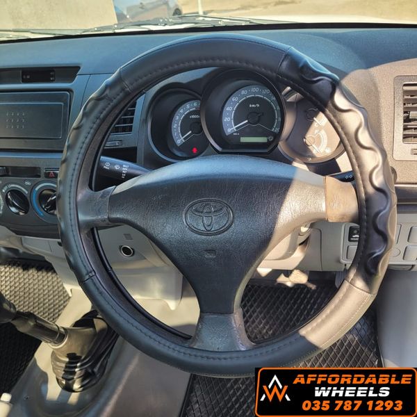 2010-Toyota-Hilux-20-VVTi-Single-Cab image:5