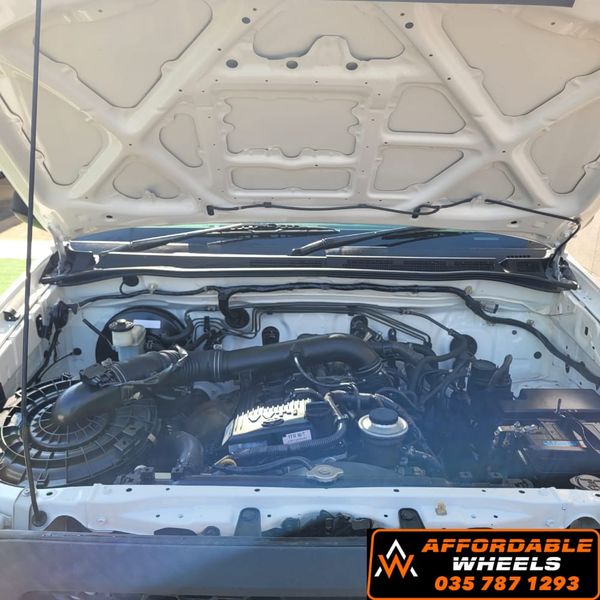 2010-Toyota-Hilux-20-VVTi-Single-Cab image:8