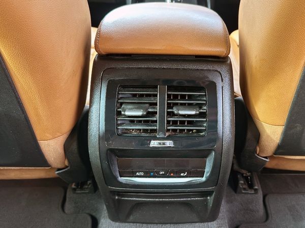 2019-BMW-X3-sDrive20i-Luxury-Line image:22