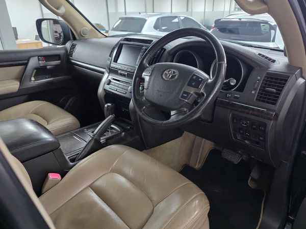2010-Toyota-Land-Cruiser-200-TD-V8-VX-Auto image:6