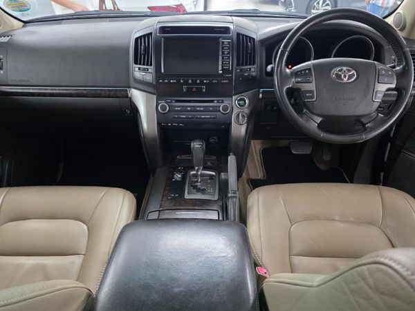 2010-Toyota-Land-Cruiser-200-TD-V8-VX-Auto image:8