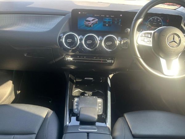 2022-Mercedes-Benz-GLA-200-Progressive-Auto image:10