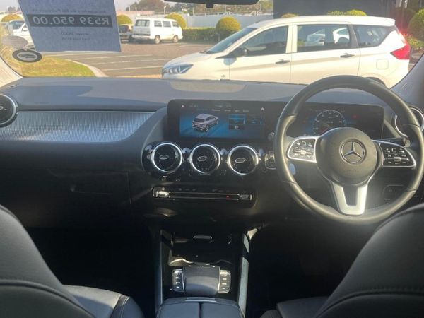 2022-Mercedes-Benz-GLA-200-Progressive-Auto image:7
