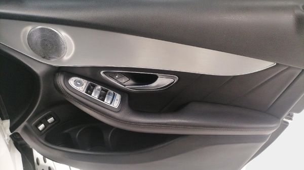2016-Mercedes-Benz-GLC-250d-AMG image:13