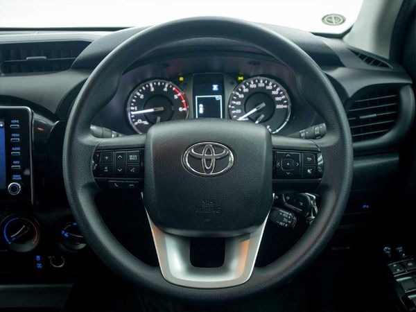 2025-Toyota-Hilux-24-GD-6-Raider-4x4-Auto-Double-Cab image:11