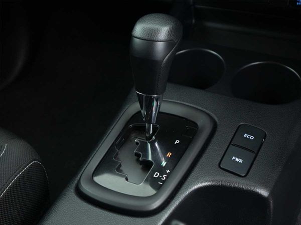 2025-Toyota-Hilux-24-GD-6-Raider-4x4-Auto-Double-Cab image:16