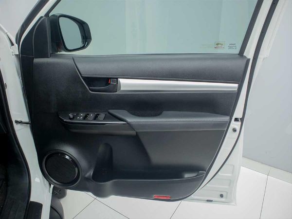 2025-Toyota-Hilux-24-GD-6-Raider-4x4-Auto-Double-Cab image:19