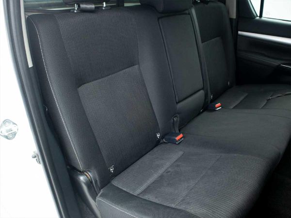 2025-Toyota-Hilux-24-GD-6-Raider-4x4-Auto-Double-Cab image:21