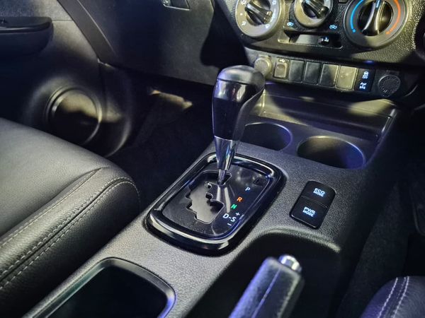 2021-Toyota-Hilux-28-GD-6-Raised-Body-Legend-4x4-Auto-Extended-Cab image:12