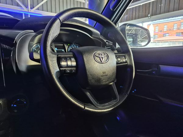 2021-Toyota-Hilux-28-GD-6-Raised-Body-Legend-4x4-Auto-Extended-Cab image:14