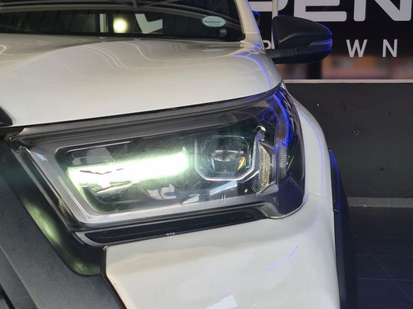 2021-Toyota-Hilux-28-GD-6-Raised-Body-Legend-4x4-Auto-Extended-Cab image:21