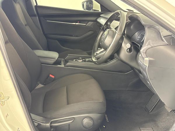 2023-Mazda-3-15-Dynamic-Auto-5-dr image:9