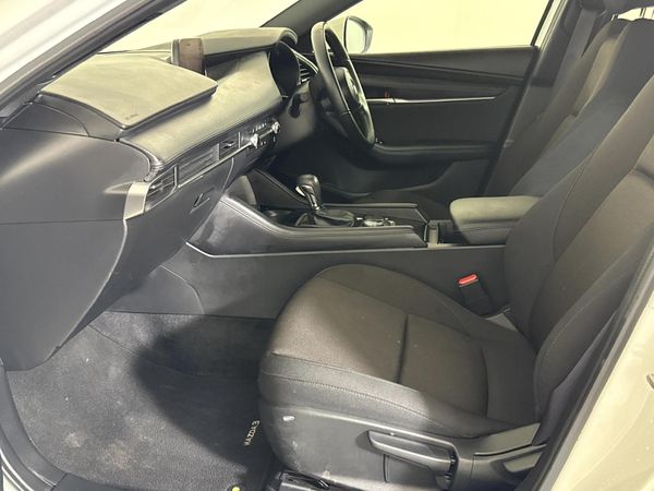 2023-Mazda-3-15-Dynamic-Auto-5-dr image:8