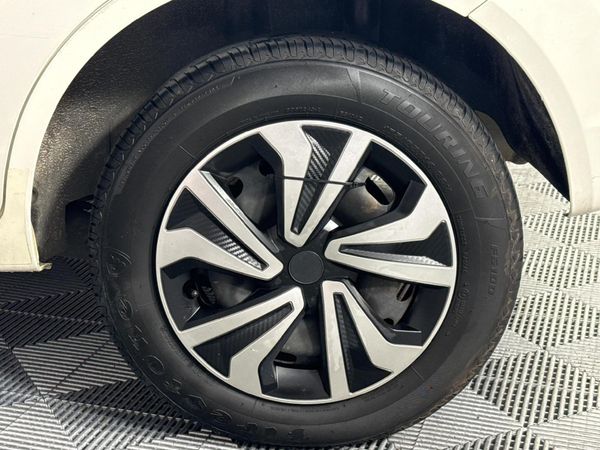 2012-Ford-Figo-14-Ambiente image:6