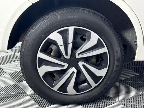 2012-Ford-Figo-14-Ambiente image:7
