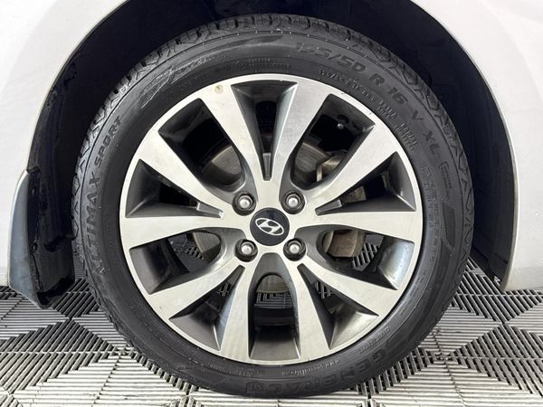 2018-Hyundai-Accent-16-Fluid-5-dr image:5