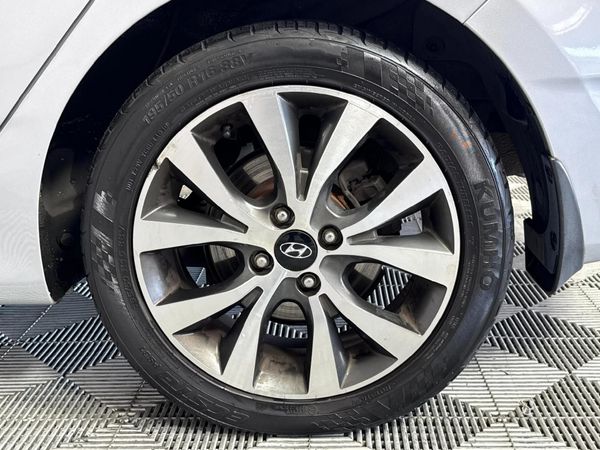 2018-Hyundai-Accent-16-Fluid-5-dr image:6