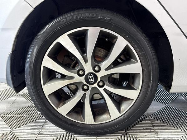 2018-Hyundai-Accent-16-Fluid-5-dr image:7