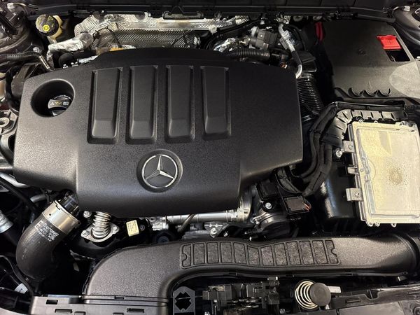 2021-Mercedes-Benz-GLB-220d-4Matic image:10
