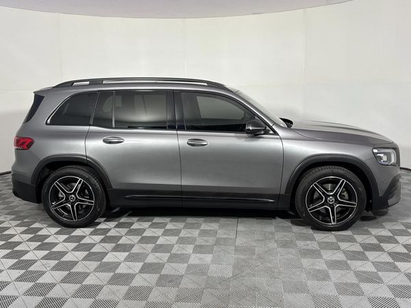 2021-Mercedes-Benz-GLB-220d-4Matic image:14