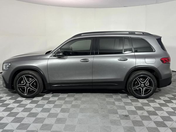 2021-Mercedes-Benz-GLB-220d-4Matic image:16