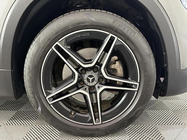 2021-Mercedes-Benz-GLB-220d-4Matic image:4