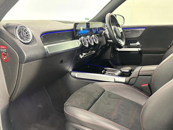 2021-Mercedes-Benz-GLB-220d-4Matic image:6