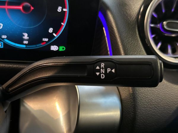 2021-Mercedes-Benz-GLB-220d-4Matic image:8