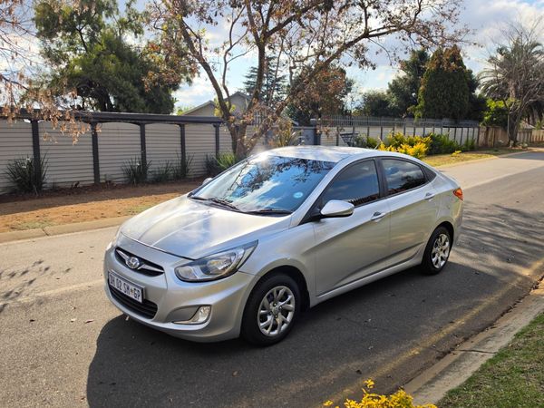 2014-Hyundai-Accent-16 image:2