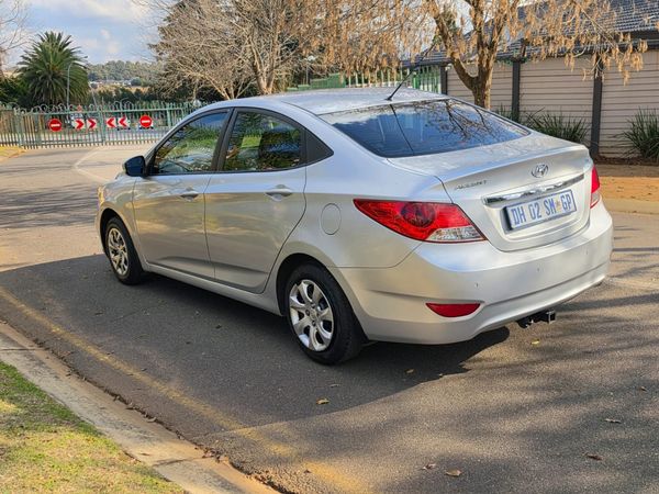2014-Hyundai-Accent-16 image:5