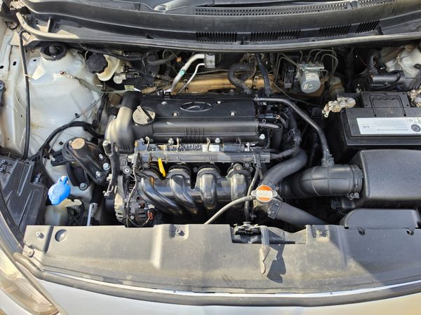 2014-Hyundai-Accent-16 image:8