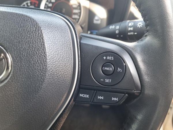 2024-Toyota-Corolla-Cross-18-XS image:16