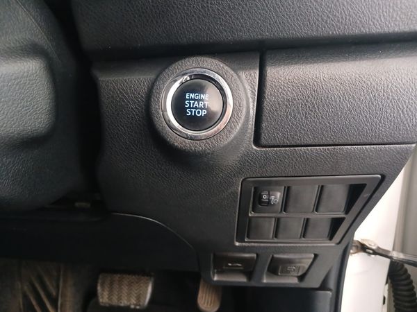 2019-Toyota-Fortuner-24-GD-6-Raised-Body-Auto image:10