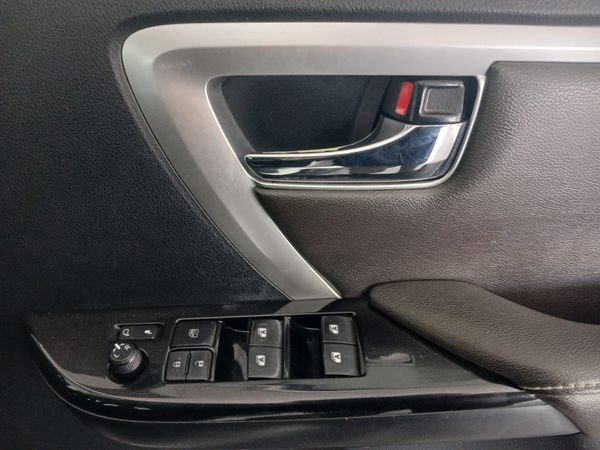 2019-Toyota-Fortuner-24-GD-6-Raised-Body-Auto image:11