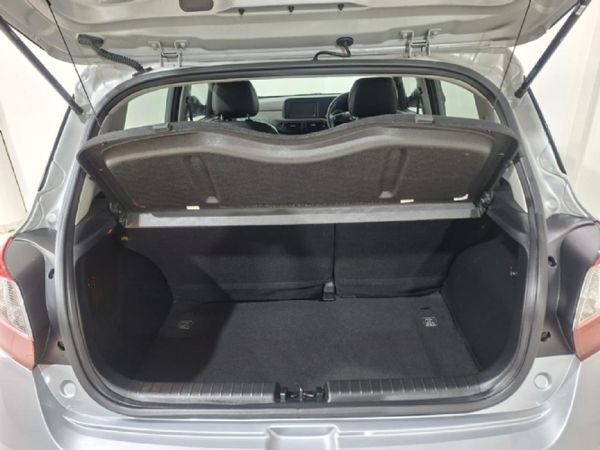 2023-Hyundai-Grand-i10-10-Fluid image:5