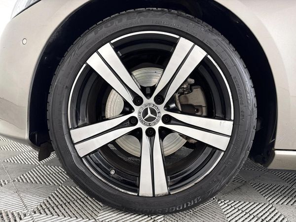 2022-Mercedes-Benz-C-Class-C-220d-Auto image:4