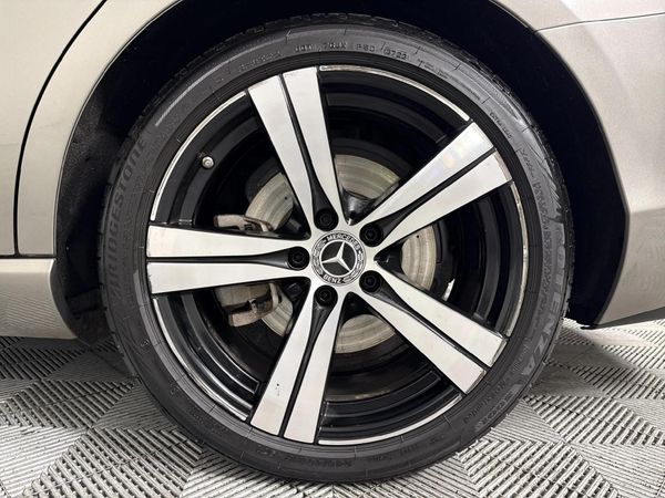 2022-Mercedes-Benz-C-Class-C-220d-Auto image:6