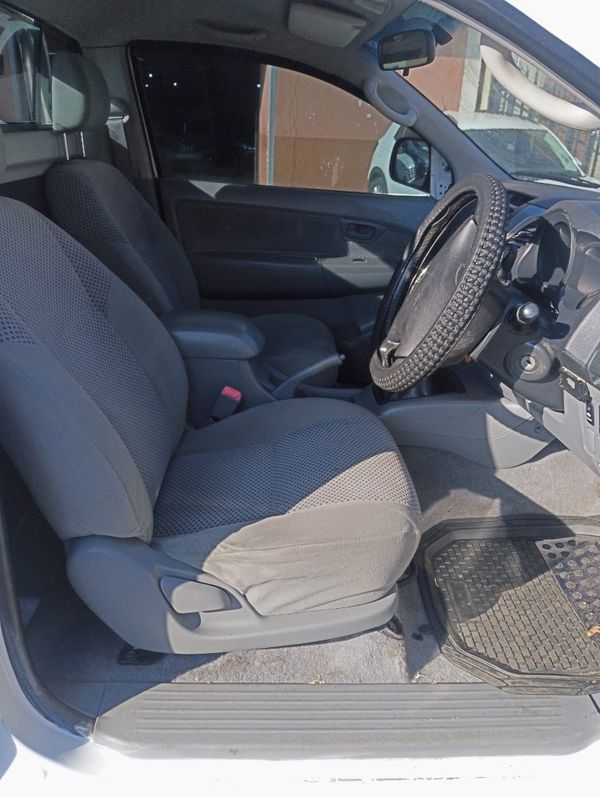 2013-Toyota-Hilux-30-D-4D-Raider-4x4-Single-Cab image:9