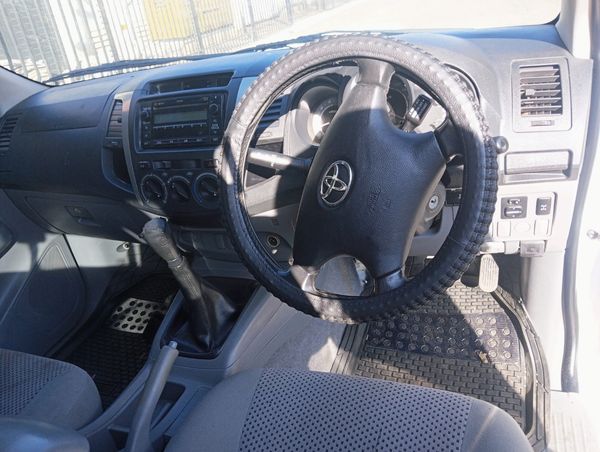 2013-Toyota-Hilux-30-D-4D-Raider-4x4-Single-Cab image:10