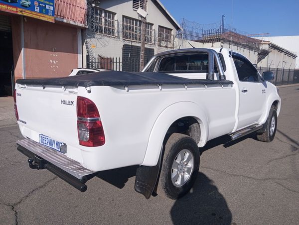 2013-Toyota-Hilux-30-D-4D-Raider-4x4-Single-Cab image:5