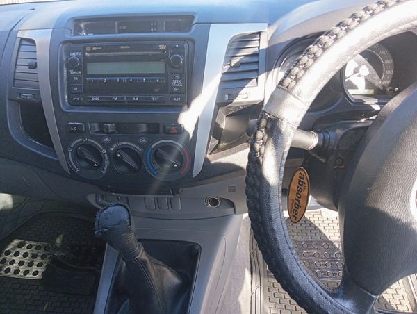 2013-Toyota-Hilux-30-D-4D-Raider-4x4-Single-Cab image:8