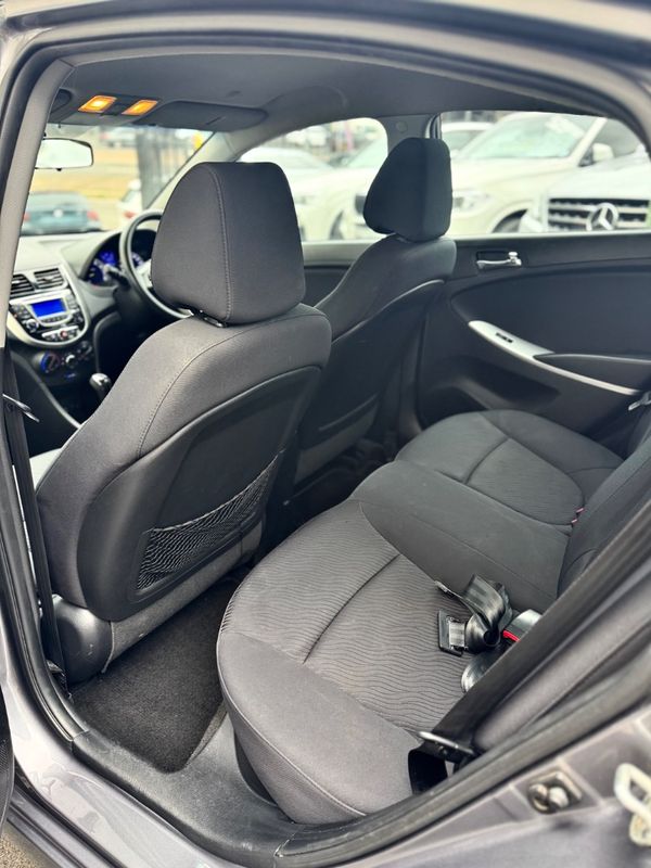 2014-Hyundai-Accent-16-GLS-Fluid-Auto image:11