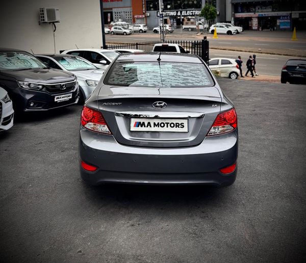2014-Hyundai-Accent-16-GLS-Fluid-Auto image:5