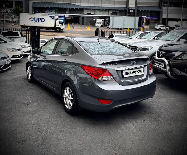 2014-Hyundai-Accent-16-GLS-Fluid-Auto image:6