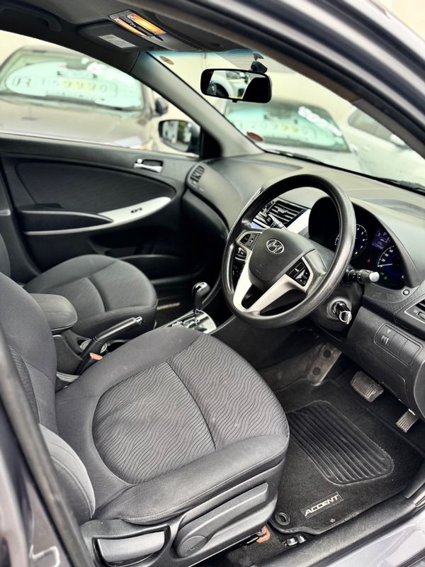 2014-Hyundai-Accent-16-GLS-Fluid-Auto image:8