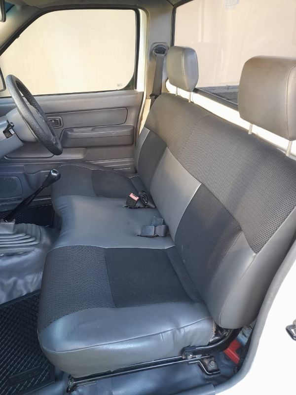 2016-Nissan-NP300-25-TDi-LWB-Single-Cab image:11