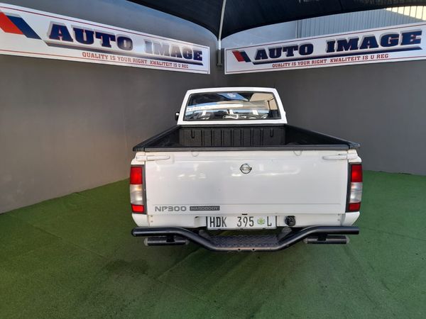 2016-Nissan-NP300-25-TDi-LWB-Single-Cab image:5