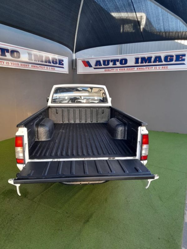 2016-Nissan-NP300-25-TDi-LWB-Single-Cab image:6